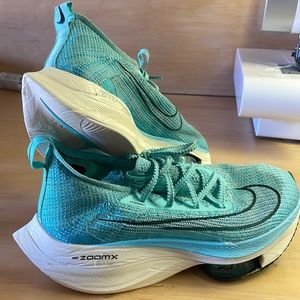 Women’s Nike Air Zoom Tempo Next%